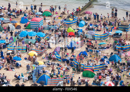 Bournemouth, Regno Unito. Il 22 agosto 2015. I visitatori si scende sul Bournemouth per l'Ottava annuale Bournemouth Air Festival. Credito: Carolyn Jenkins/Alamy Live News Foto Stock