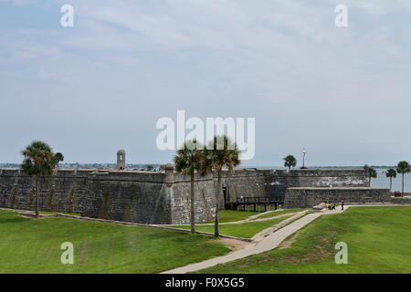 Castillo de san marco monumento nazionale come visto dal coloniale spagnolo torre del villaggio - st Augustine, fl Foto Stock