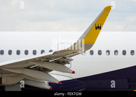 Aletta e ala dettaglio di un Monarch Airlines Airbus A321-200 piano Foto Stock