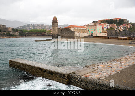 Collioure città e la baia in Francia Foto Stock