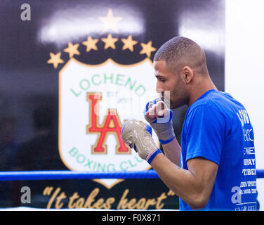 Edinburgh, Regno Unito; 22 agosto 2015; MGM Scozia Boxing formazione pubblica; Lewis Benson; MGM Scozia Boxing Formazione pubblica presso la struttura Lochend Amateur Boxing Club; Mark Ingram/Alamy Live News Foto Stock