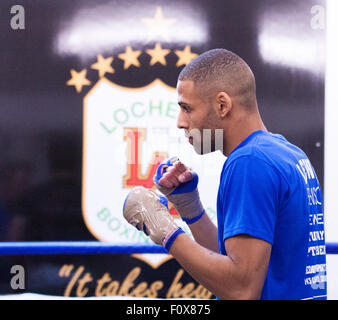 Edinburgh, Regno Unito; 22 agosto 2015; MGM Scozia Boxing formazione pubblica; Lewis Benson; MGM Scozia Boxing Formazione pubblica presso la struttura Lochend Amateur Boxing Club; Mark Ingram/Alamy Live News Foto Stock