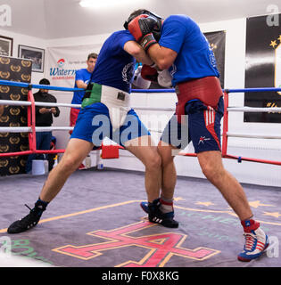 Edinburgh, Regno Unito; 22 agosto 2015; MGM Scozia Boxing formazione pubblica; Chi; MGM Scozia Boxing Formazione pubblica presso la struttura Lochend Amateur Boxing Club; Mark Ingram/Alamy Live News Foto Stock