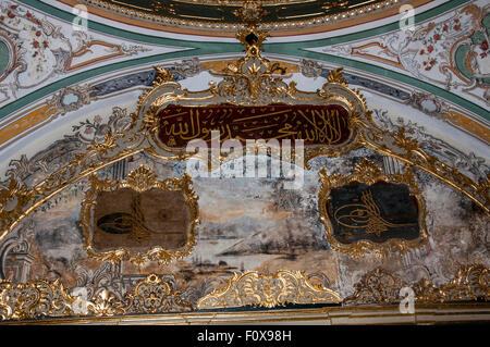 Decorazioni a parete all'interno del palazzo Topkapi,Istanbul, Turchia Foto Stock