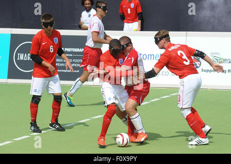 Hereford, Regno Unito. Il 22 agosto, 2015. Il cieco IBSA Football Campionati Europei 2015 al punto 4, Hereford. Inghilterra v Polonia - Darren Harris in azione per l'Inghilterra. Credito: James Maggs/Alamy Live News Foto Stock