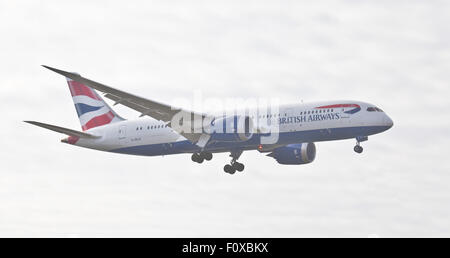 British Airways Boeing 787 Dreamliner G-ZBJC venuta in terra a Londra Heathrow Airport LHR Foto Stock