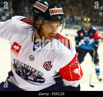 Ingolstadt, Germania. Il 22 agosto, 2015. Champions Hockey League. ERC Ingolstadt versus Braehead Glasgow. Stefan Meyer (Glasgow), Credit: Azione Plus sport/Alamy Live News Foto Stock