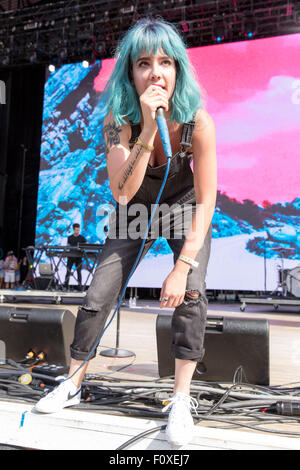 Wantagh, New York, Stati Uniti d'America. Il 22 agosto, 2015. Il cantante HALSEY suona dal vivo durante la cerimonia inaugurale dei Billboard Hot 100 MUSIC FESTIVAL alla Nikon di Jones Beach Theatre in Wantagh, New York Credito: Daniel DeSlover/ZUMA filo/Alamy Live News Foto Stock