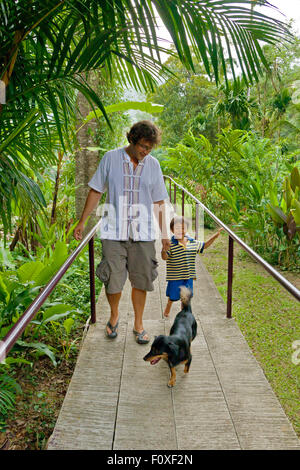 Il Riverside cottages in KHO SOK, un luogo di soggiorno perfetto per visitare Kho Sok Parco Nazionale ed è un bambino gentile - Destinazione Foto Stock