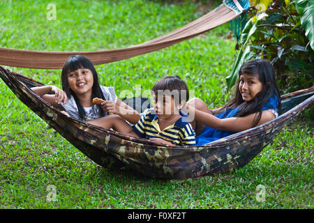 Il Riverside cottages in KHO SOK, un luogo di soggiorno perfetto per visitare Kho Sok Parco Nazionale ed è un bambino gentile - Destinazione Foto Stock