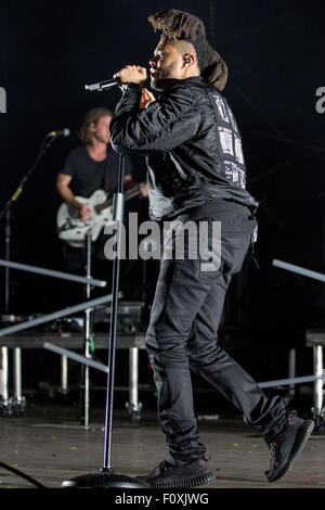 Wantagh, New York, Stati Uniti d'America. Il 22 agosto, 2015. Il cantante WEEKND suona dal vivo durante la cerimonia inaugurale dei Billboard Hot 100 MUSIC FESTIVAL alla Nikon di Jones Beach Theatre in Wantagh, New York Credito: Daniel DeSlover/ZUMA filo/Alamy Live News Foto Stock