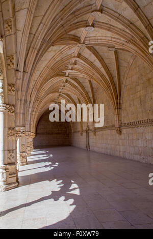 I chiostri del Mosteiro dos Jerónimos, il monastero di Belem, Lisbona, Portogallo Foto Stock