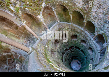 Iniziazione, ben poco Iniciato a Quinta da Regaleira, Sintra, Portogallo Foto Stock