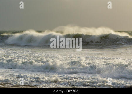 Tempesta e grandi onde a Porthleven, Cornwall, Sud Ovest,UK Foto Stock