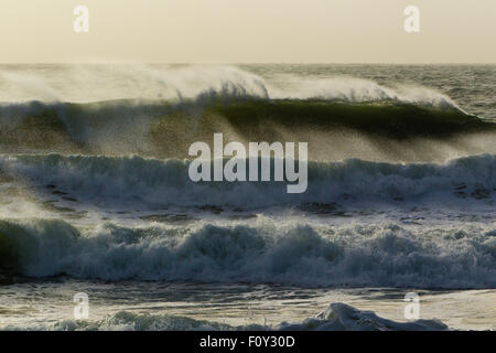 Tempesta e grandi onde a Porthleven, Cornwall, Sud Ovest,UK Foto Stock