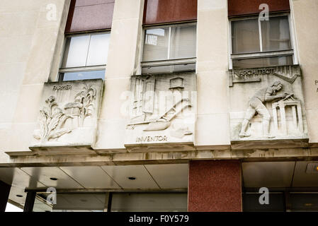 Sculture sulla facciata di Thomas Hunter Blanton ufficio edificio (Thomas Jefferson Building), 1220 Bank Street, Richmond, Virginia Foto Stock