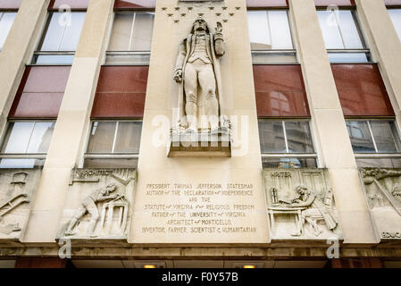 Sculture sulla facciata di Thomas Hunter Blanton ufficio edificio (Thomas Jefferson Building), 1220 Bank Street, Richmond, Virginia Foto Stock