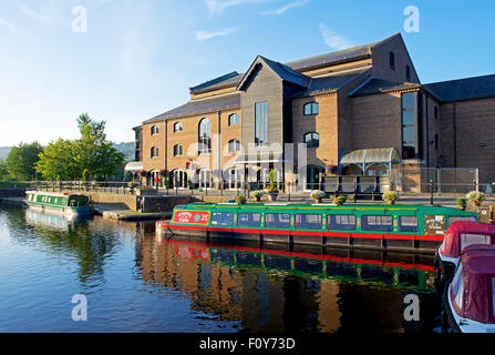 Il bacino del canale a Brecon, Brecon e Monmouthshire Canal, Powys, Wales UK Foto Stock