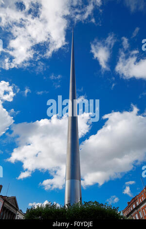 La Guglia di Dublino in Irlanda anche noto come Spike è un grande, 121.2 metri di altezza perno in acciaio inossidabile-come monumento Foto Stock