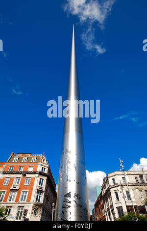 La Guglia di Dublino in Irlanda anche noto come Spike è un grande, 121.2 metri di altezza perno in acciaio inossidabile-come monumento Foto Stock