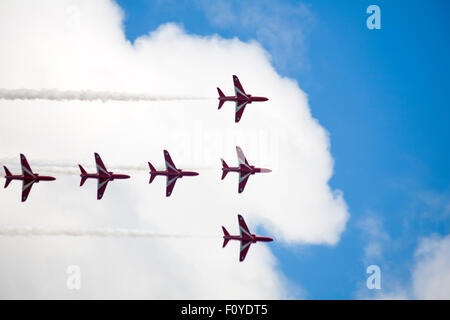 Bournemouth Dorset, England Regno Unito. Il 23 agosto 2015. Le frecce rosse eseguire all'Ottava annuale Bournemouth Air Festival. Credito: Carolyn Jenkins/Alamy Live News Foto Stock