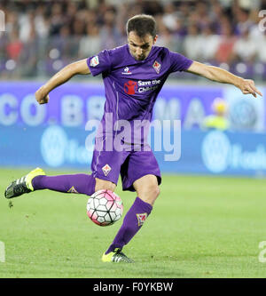 Firenze, Italia, 23 Agosto, 2015. Fiorentina centrocampista del Milan Badelj durante il campionato italiano di una partita di calcio tra ACF Fiorentina v AC Milano il 23 agosto, 2015 in Franchi Stadium di Firenze, Italia. Credito: Andrea Spinelli/Alamy Live News Foto Stock