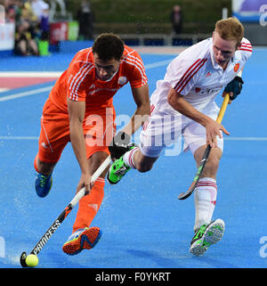 Londra, Regno Unito. 23 Ago, 2015. Unibet EuroHockey Championships Day 3. Paesi Bassi contro l'Inghilterra. Glenn Schuurman (NED) nel credito di controllo: Azione Plus sport/Alamy Live News Foto Stock