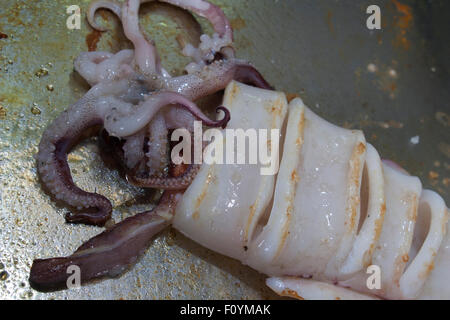 Calamari fritti in padella Foto Stock