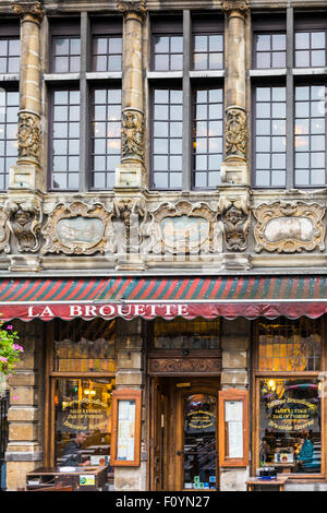 La Brouette ristorante esterno, Grande Place di Bruxelles, in Belgio Foto Stock