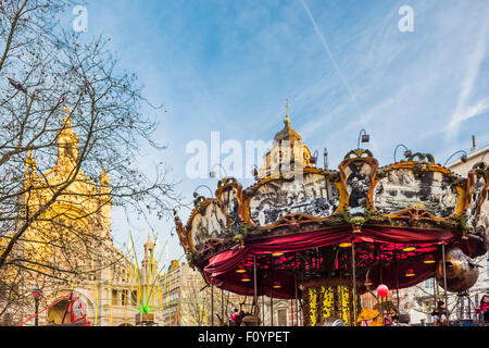 Giostra a Mercatino di Natale, Winter Wonderland, Bruxelles, Belgio Foto Stock