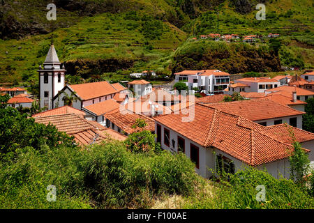 Vista del pittoresco villaggio di Sao Vicente, Madeira, Portogallo Foto Stock