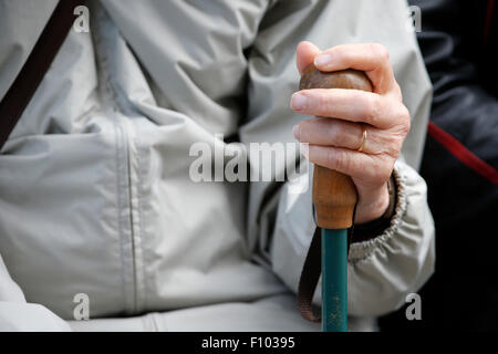 SENIOR all aperto con la canna da zucchero Foto Stock