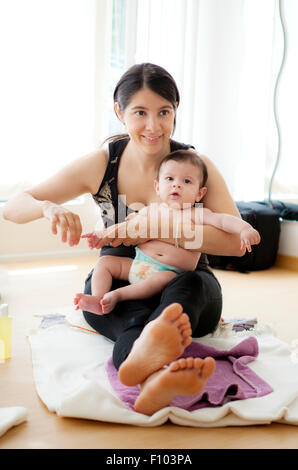 Bambino di essere massaggiato Foto Stock