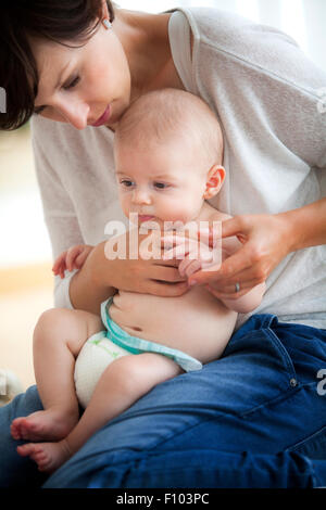 Bambino di essere massaggiato Foto Stock