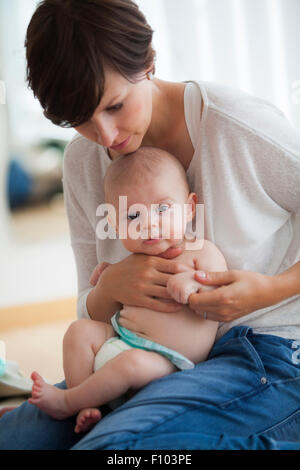 Bambino di essere massaggiato Foto Stock