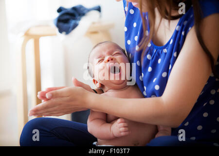 Bambino di essere massaggiato Foto Stock