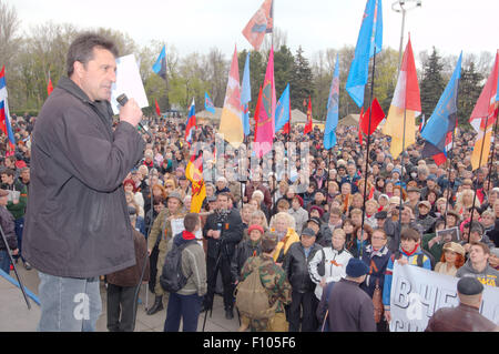 Odessa, Ucraina. 15 ottobre, 2014. Odessa, Ucraina. Aprile 13, 2014. L'Assemblea popolare Antimaidan - ''Kulikovo Field''. Questa dimostrazione nel campo di Kulikovo, Odessa, Ucraina (l'Ucraina del sud), per un referendum sul federalization dell'Ucraina. Contro il nuovo governo di Kiev. Contro il fascismo nazionale. © Andrey Nekrasov/ZUMA filo/ZUMAPRESS.com/Alamy Live News Foto Stock