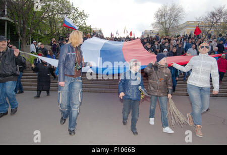 Odessa, Ucraina. 15 ottobre, 2014. Odessa, Ucraina. Aprile 13, 2014. L'Assemblea popolare Antimaidan - ''Kulikovo Field''. Questa dimostrazione nel campo di Kulikovo, Odessa, Ucraina (l'Ucraina del sud), per un referendum sul federalization dell'Ucraina. Contro il nuovo governo di Kiev. Contro il fascismo nazionale. © Andrey Nekrasov/ZUMA filo/ZUMAPRESS.com/Alamy Live News Foto Stock