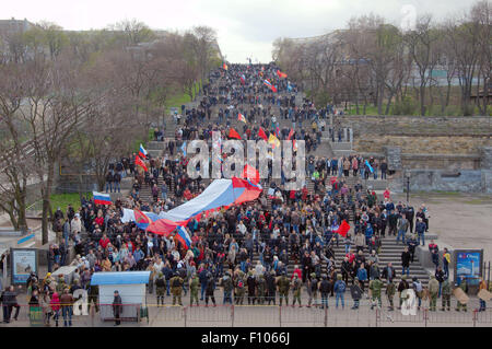 Odessa, Ucraina. 15 ottobre, 2014. Odessa, Ucraina. Aprile 13, 2014. L'Assemblea popolare Antimaidan - ''Kulikovo Field''. Questa dimostrazione nel campo di Kulikovo, Odessa, Ucraina (l'Ucraina del sud), per un referendum sul federalization dell'Ucraina. Contro il nuovo governo di Kiev. Contro il fascismo nazionale. © Andrey Nekrasov/ZUMA filo/ZUMAPRESS.com/Alamy Live News Foto Stock