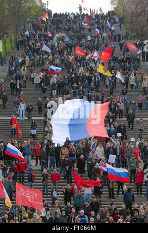 Odessa, Ucraina. 15 ottobre, 2014. Odessa, Ucraina. Aprile 13, 2014. L'Assemblea popolare Antimaidan - ''Kulikovo Field''. Questa dimostrazione nel campo di Kulikovo, Odessa, Ucraina (l'Ucraina del sud), per un referendum sul federalization dell'Ucraina. Contro il nuovo governo di Kiev. Contro il fascismo nazionale. © Andrey Nekrasov/ZUMA filo/ZUMAPRESS.com/Alamy Live News Foto Stock