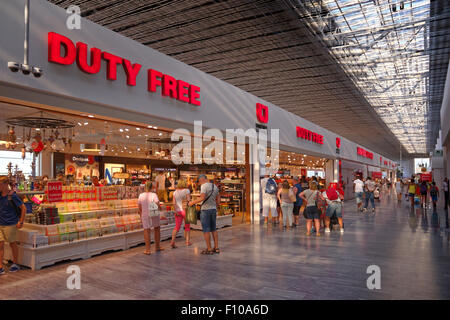 Negozio duty free a Bodrum Milas, Aeroporto (aeroportuale BJV) Terminal Internazionale, aperto 2013 in Provincia di Mugla, Turchia. Foto Stock