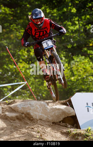 La Val di Sole, Italia - 22 August 2015: Santa Cruz team rider Bryceland Josh, in azione durante la mens elite in discesa finale mondiale Foto Stock