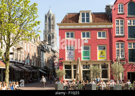 Torre di Dom ed edifici storici nel centro di Utrecht, Paesi Bassi Foto Stock