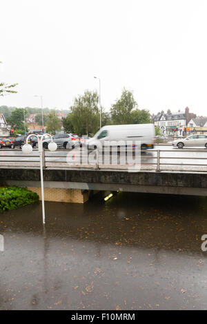 Purley, Londra, UK, 24 agosto 2015. Sottopassaggio allagato in Purley. Un giallo allarme alluvione per Londra è stato rilasciato dal Met Office. Una quindicina di giorni di pioggia è previsto a cadere in 24 ore. Credito: Dave Stevenson/Alamy Live News Foto Stock