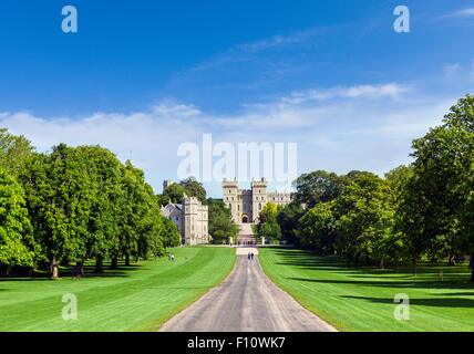 Il Castello di Windsor e dalla lunga passeggiata, Windsor Great Park, Berkshire, Inghilterra, Regno Unito Foto Stock