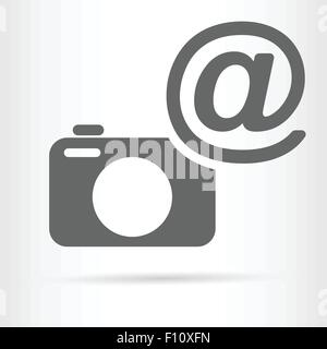 Fotocamera con e-mail simbolo icona illustrazione vettoriale Illustrazione Vettoriale