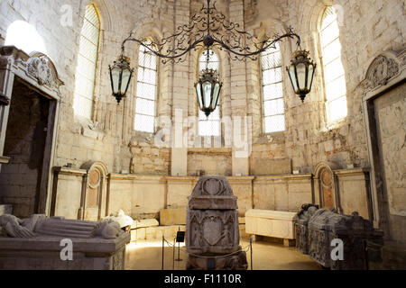 Tombe nel Museo Archeologico di Carmo Convento, Lisbona, Portogallo Foto Stock