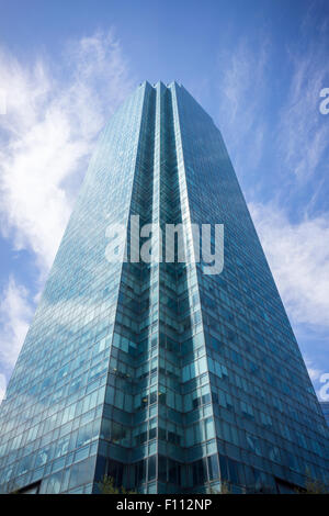 La CitiCorp Torre nel Long Island City quartiere di New York visto il Sabato, 22 agosto 2015. Un gruppo di investitori è proporre un ancor più grande utilizzo misto sviluppo di 128.000 piedi quadrati nelle vicinanze che includono un ponte pedonale di collegamento a Roosevelt Island, la futura casa di Cornell Tech. (© Richard B. Levine) Foto Stock