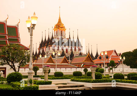 Lohaprasat al Wat Ratchanaddaram, Bangkok, Thailandia. Foto Stock