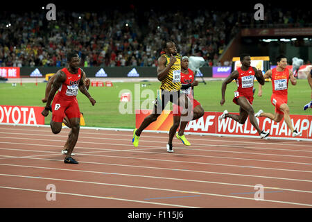 Pechino, Cina. 23 Ago, 2015. (L-R) Justin Gatlin (USA), Usain Bolt (JAM), Mike Rodgers, Trayvon Bromell (USA), Su Bingtian (CHN) Atletica : Usain Bolt della Giamaica compete per il suo modo di vincere la medaglia d'oro negli uomini 100m Finale del giorno due del XV IAAF Campionati del Mondo di atletica leggera Pechino 2015 in Stadio Nazionale di Pechino a Pechino in Cina . Credito: Toshihiro Kitagawa/AFLO/Alamy Live News Foto Stock